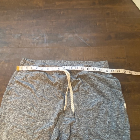 Vuori Halo Wide leg grey lounge pants - Picture 8 of 12